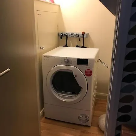 Cosy House Near City Centre And Football Stadium-3